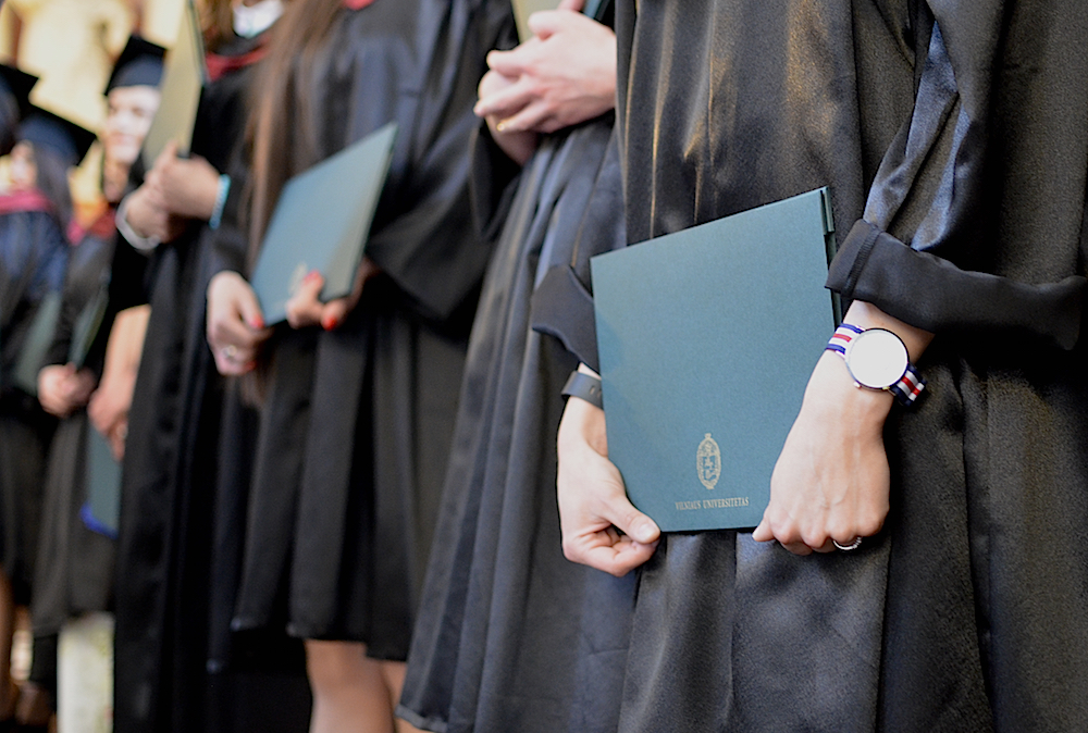 magistro diplomas